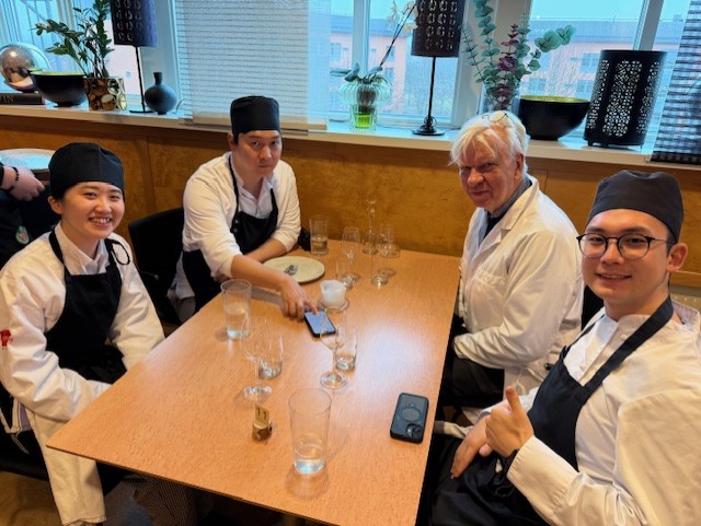 Japanbes&ouml;k servering.jpg